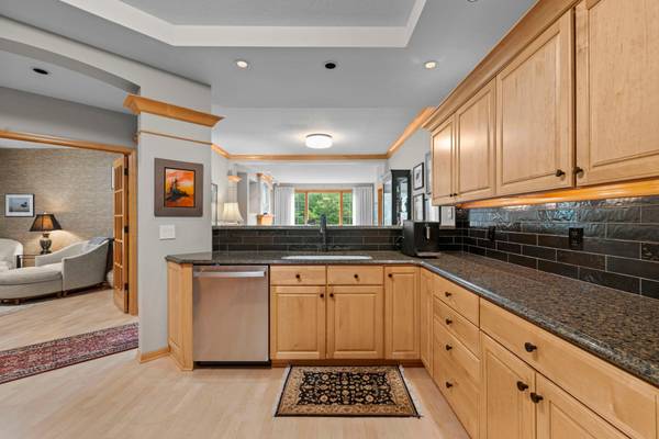 11460 Fairfield RD W #103, Minnetonka, MN 55305
