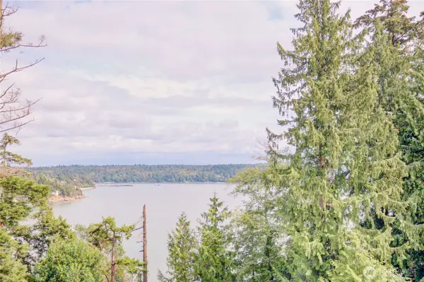7565 Crescent LN, Anacortes, WA 98221
