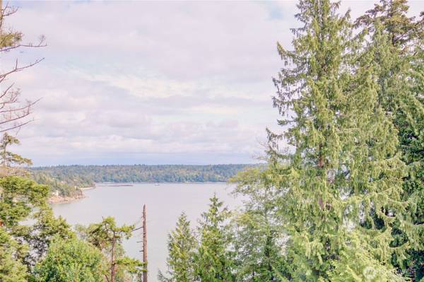 7565 Crescent LN, Anacortes, WA 98221
