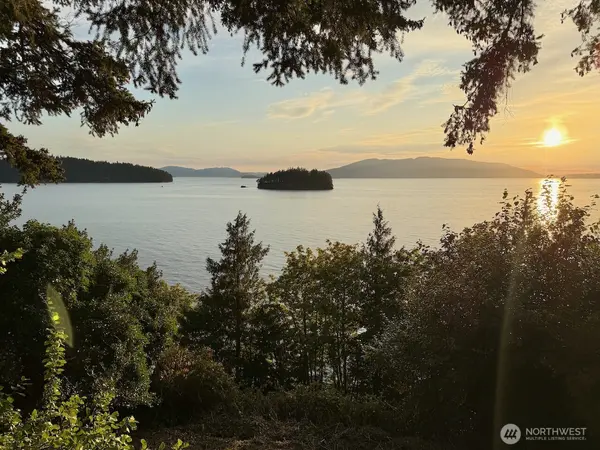 1083 Chuckanut DR, Bellingham, WA 98229