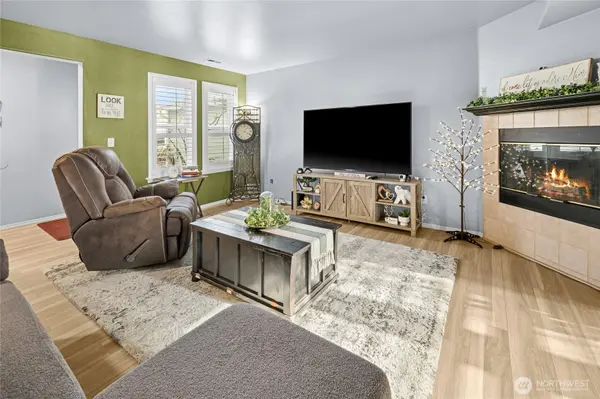 10904 62nd ST E, Puyallup, WA 98372