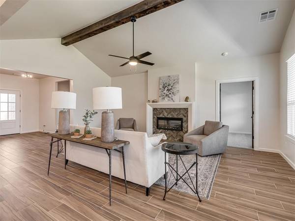 4900 Vine Cliff RD, Mustang, OK 73064