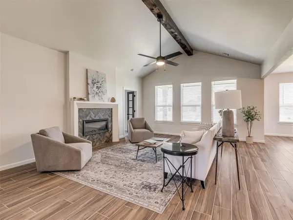 4900 Vine Cliff RD, Mustang, OK 73064
