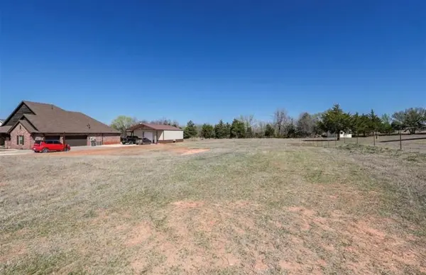 70 Kristin CT, Shawnee, OK 74804