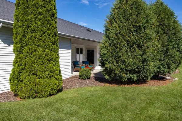 1303 LAVENDER LN, Appleton, WI 54915
