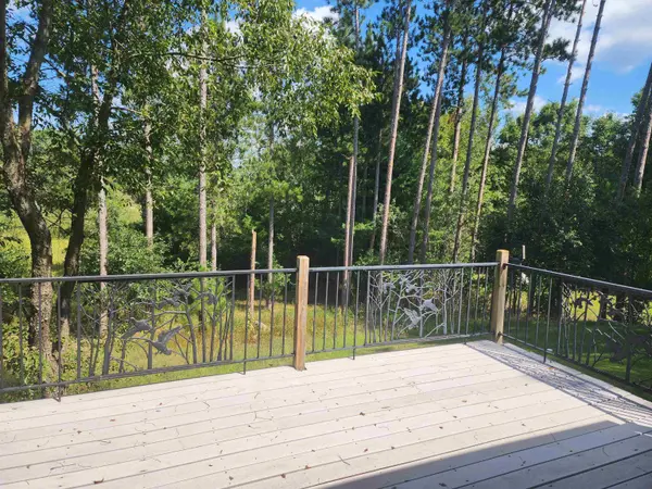 E2024 WALETTA DR, Waupaca, WI 54981