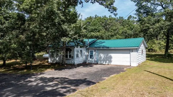 9078 BOELTER LAKE DR, Almond, WI 54909-9732
