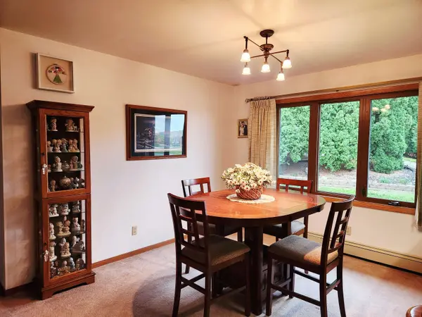 W2998 LEDGE RD, Mount Calvary, WI 53057-9747