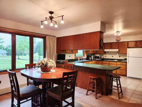 W2998 LEDGE RD, Mount Calvary, WI 53057-9747