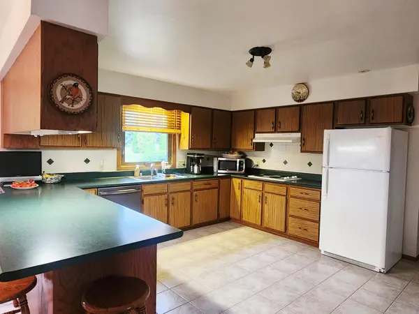 W2998 LEDGE RD, Mount Calvary, WI 53057-9747