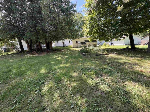 38 18TH ST, Clintonville, WI 54929