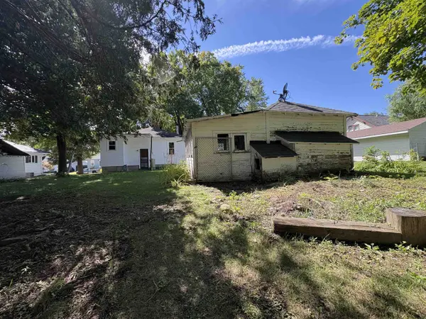38 18TH ST, Clintonville, WI 54929