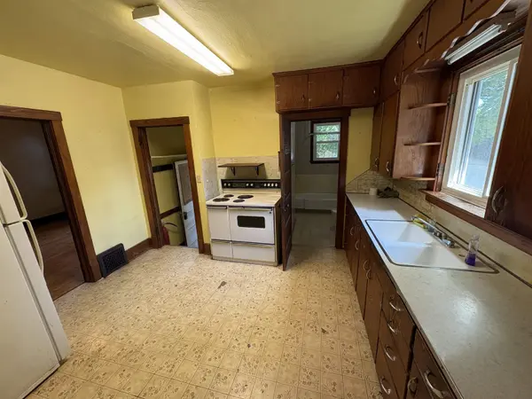 38 18TH ST, Clintonville, WI 54929