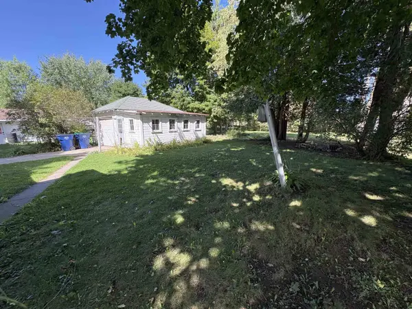 38 18TH ST, Clintonville, WI 54929