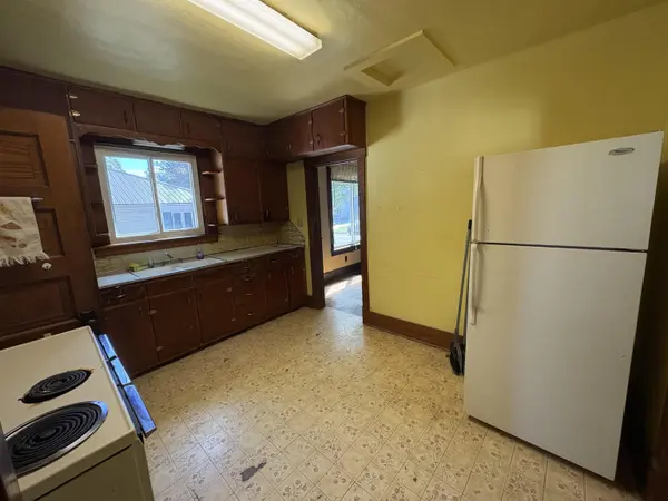 38 18TH ST, Clintonville, WI 54929