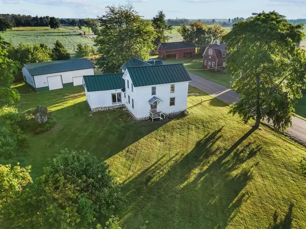 8553 WOLF RIVER RD, Fremont, WI 54940