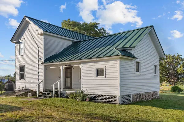8553 WOLF RIVER RD, Fremont, WI 54940