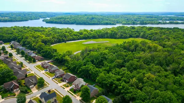 661 Smoky Mountains Dr, Gallatin, TN 37066