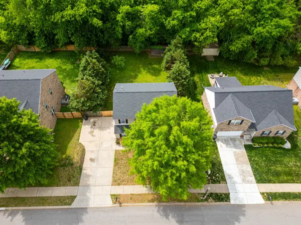 661 Smoky Mountains Dr, Gallatin, TN 37066