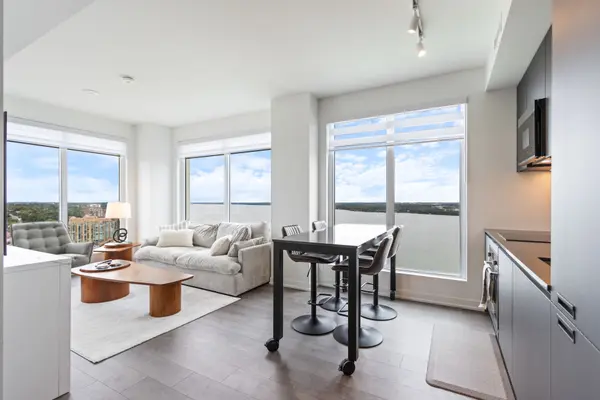 39 Mary ST #2407, Barrie, ON L4N 1S9