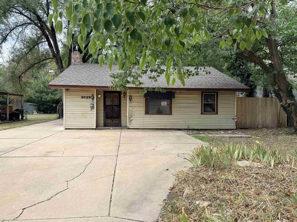 2025 S Spruce St, Wichita, KS 67211