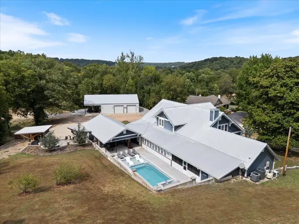 53 Mary RD, Anderson, MO 64831