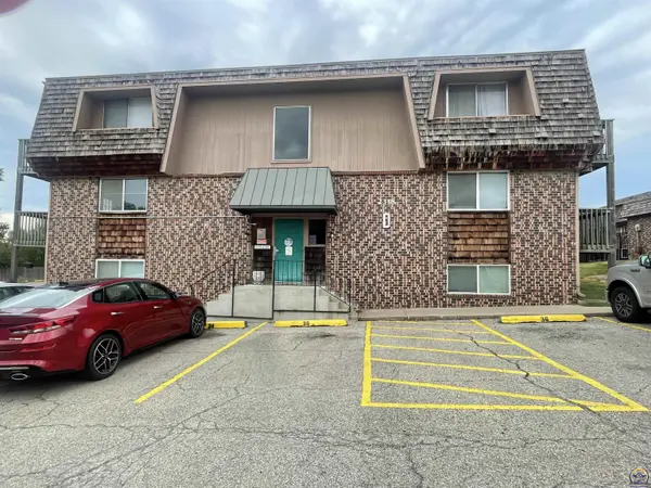2318 SW Briarwood PLZ #305 D, Topeka, KS 66611