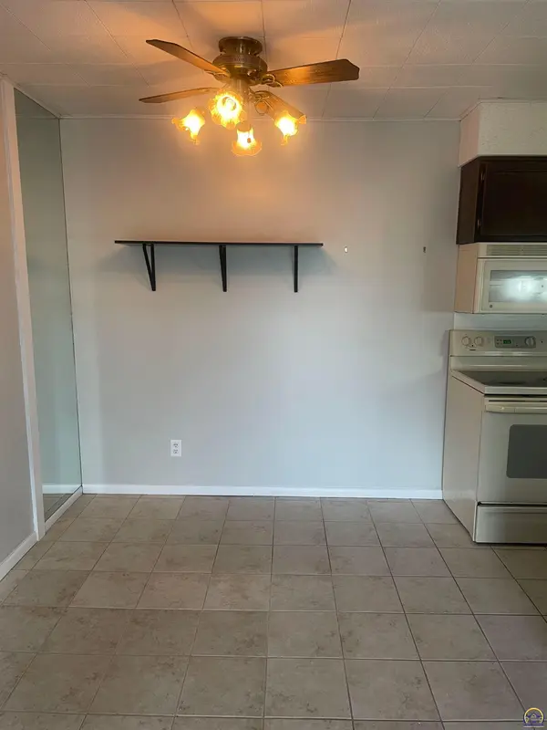 2318 SW Briarwood  PLZ #305 D, Topeka, KS 66611