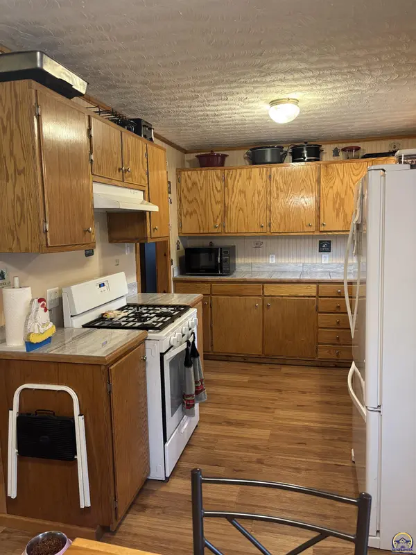 5113 SE 3rd TER, Tecumseh, KS 66542