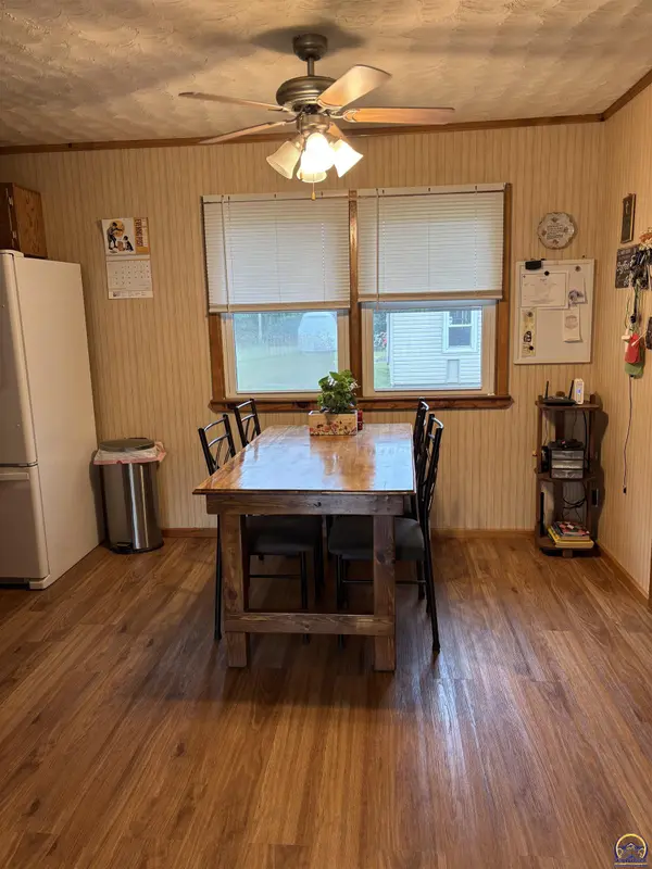 5113 SE 3rd TER, Tecumseh, KS 66542