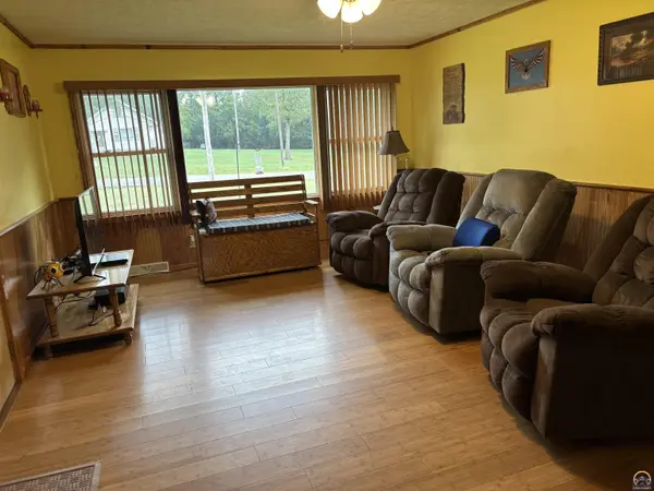 5113 SE 3rd TER, Tecumseh, KS 66542