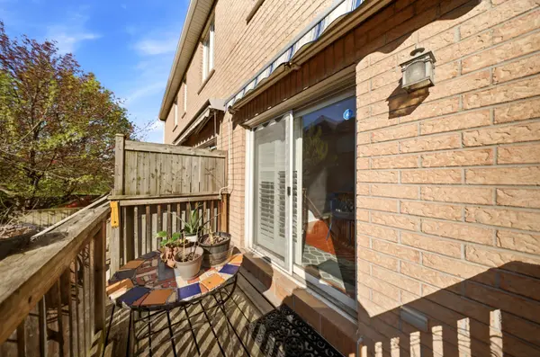 6 Purple Finch CT, Brampton, ON L6X 5A3
