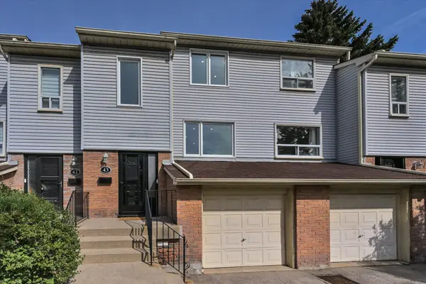 1055 Shawnmarr RD #43, Mississauga, ON L5H 3V2