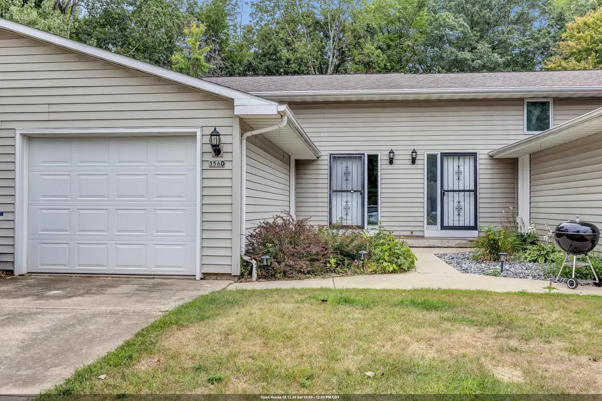 3560 S TIMBER TRL #3, Suamico, WI 54173