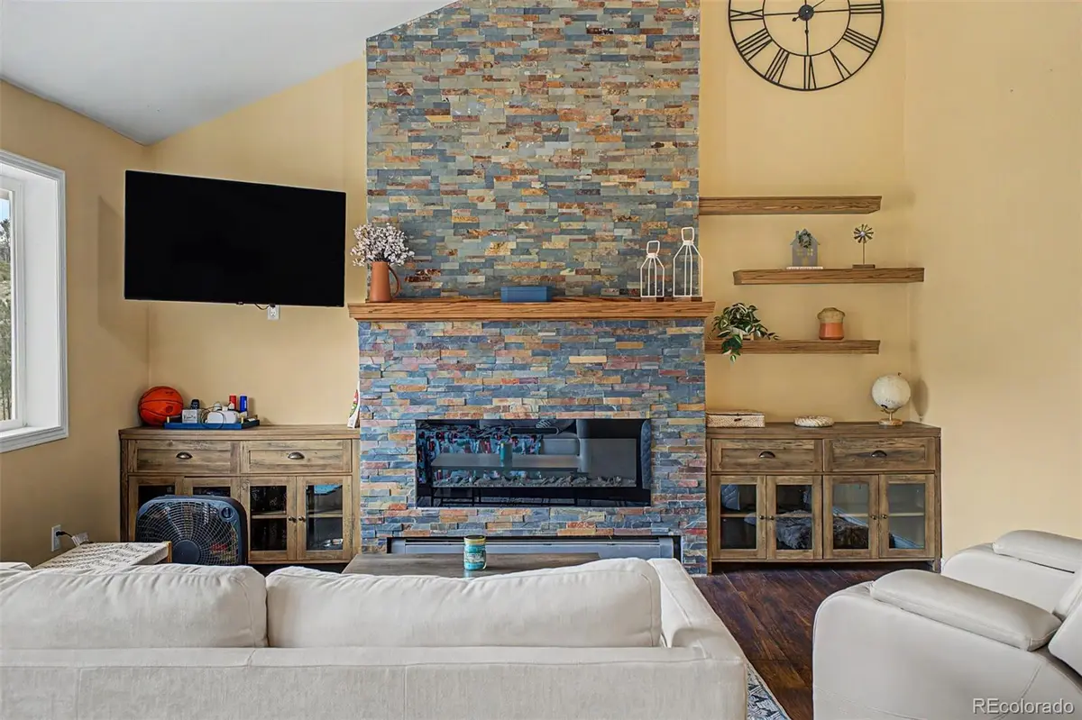 38 Navajo CT, Lyons, CO 80540