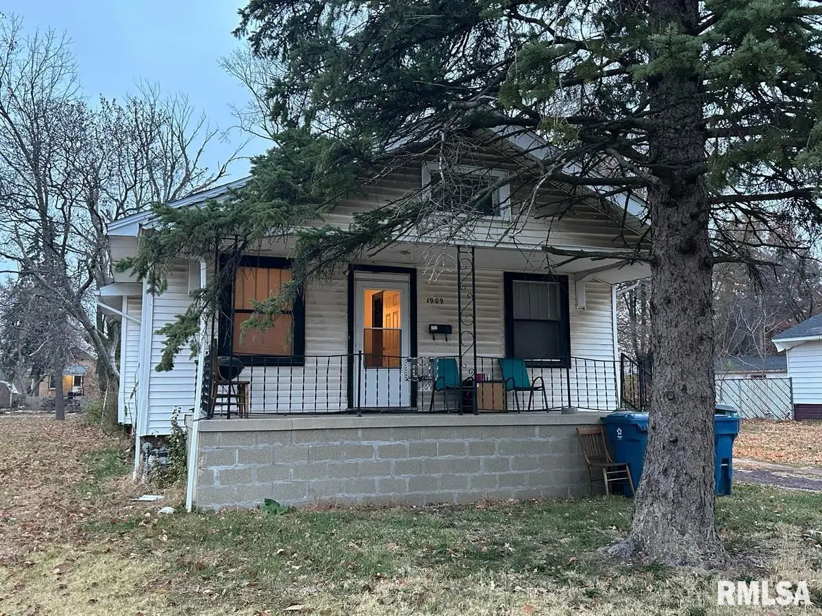 1909 E CEDAR ST, Springfield, IL 62703