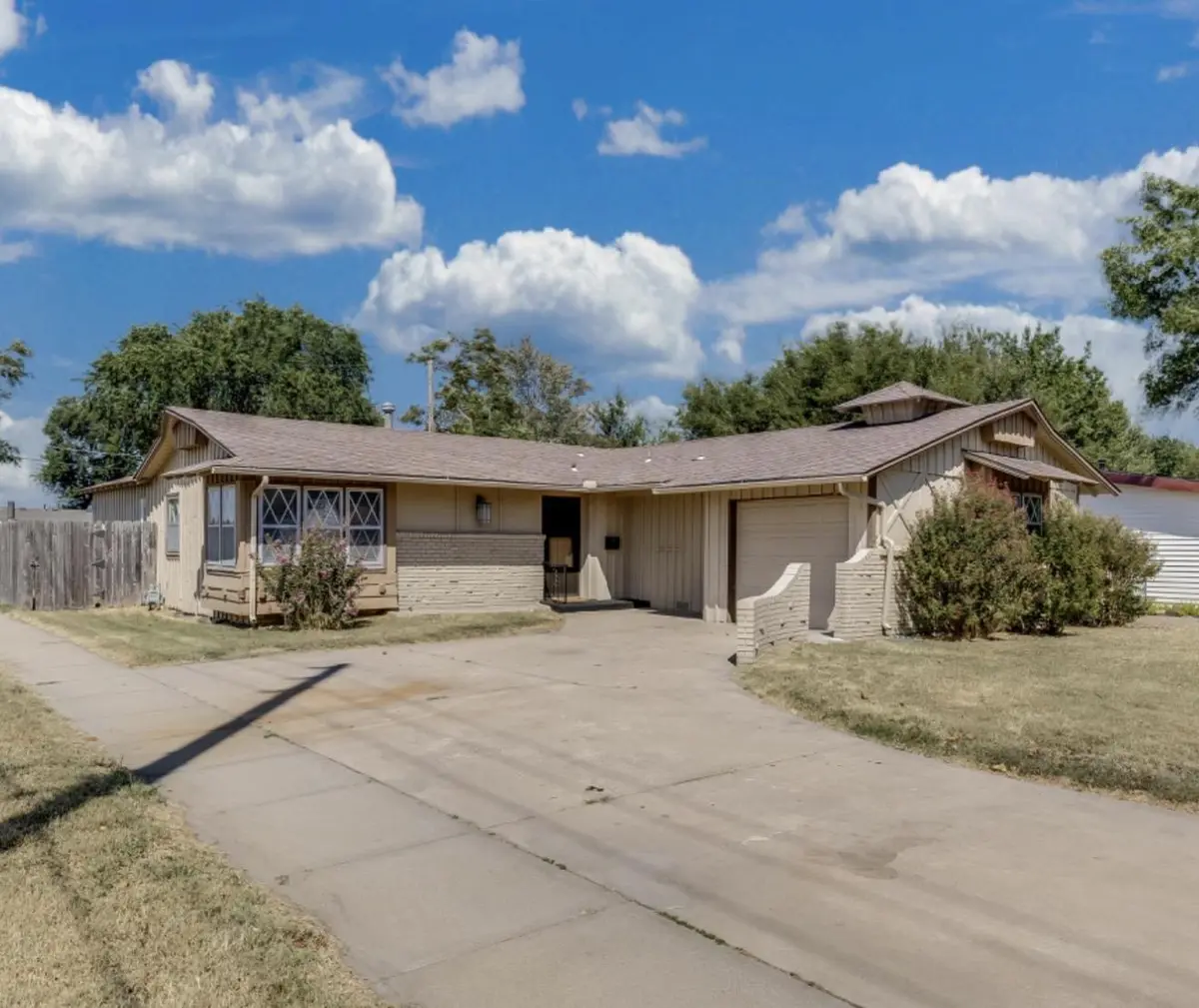 3926 W Westlawn St, Wichita, KS 67203