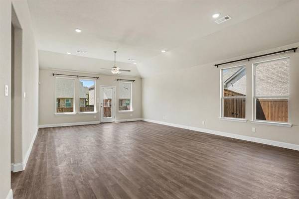 2806 Grand Lookout Lane, Arlington, TX 76001