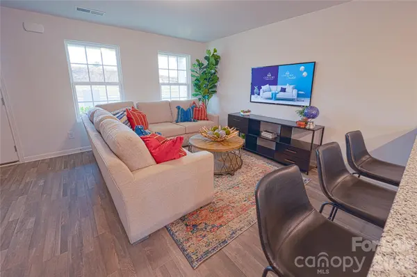 114 Butterfield LN, Cowpens, SC 29330