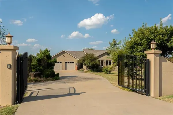 2152 N 700 RD, Eudora, KS 66025