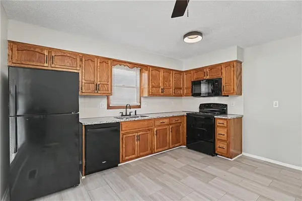 1704 NE Patterson ST, Lee's Summit, MO 64063