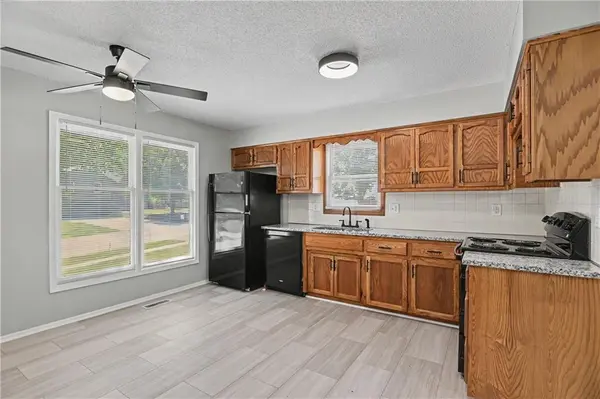 1704 NE Patterson ST, Lee's Summit, MO 64063