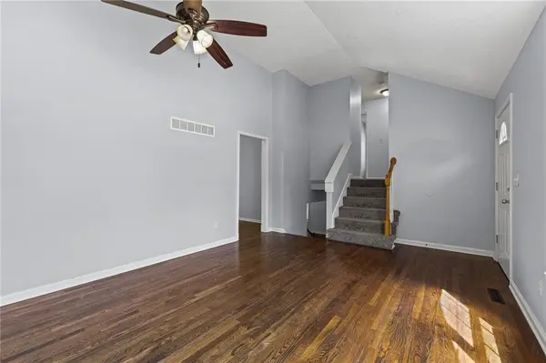 1117 Meadowlark LN, Liberty, MO 64068