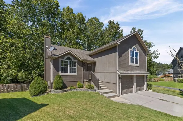 1117 Meadowlark LN, Liberty, MO 64068
