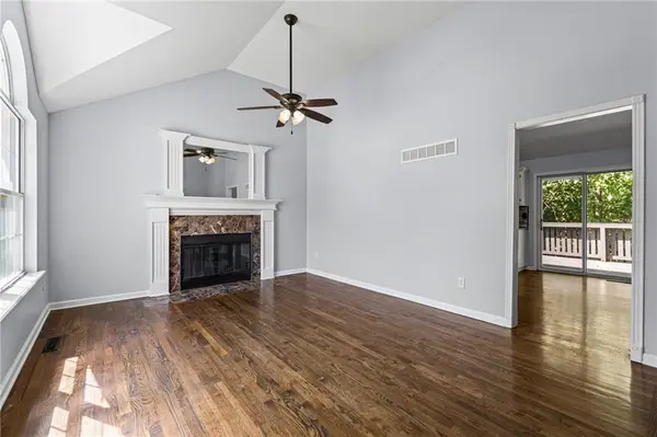 1117 Meadowlark LN, Liberty, MO 64068