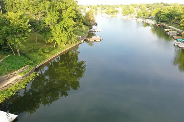 7616 NW Eastside DR, Weatherby Lake, MO 64152