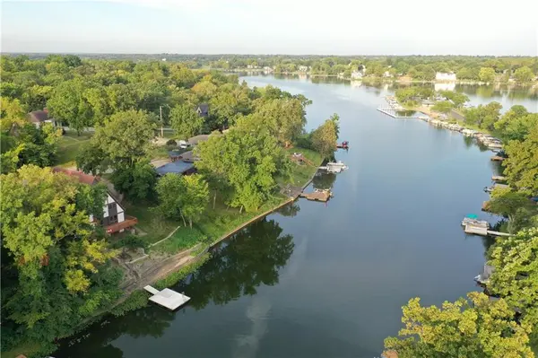 7616 NW Eastside DR, Weatherby Lake, MO 64152