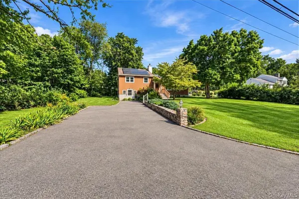 3740 Eleanor DR, Mohegan Lake, NY 10547