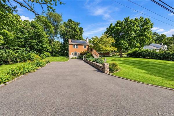 3740 Eleanor DR, Mohegan Lake, NY 10547