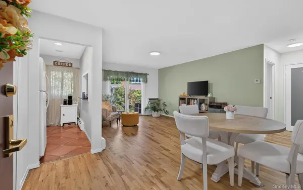 1 Toms Point LN #17E, Port Washington, NY 11050